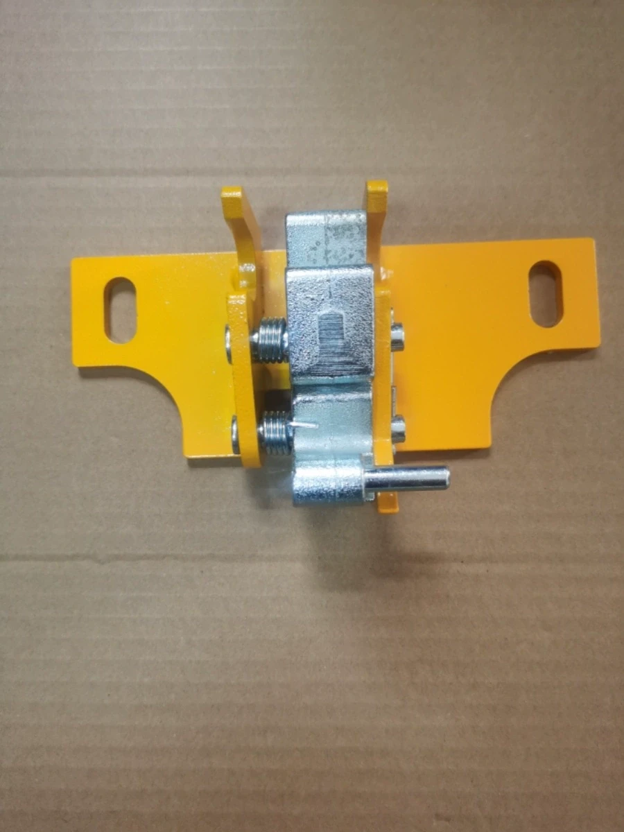 PC130/160/200/220/360/450-7-8 Komatsu excavator hood lock assembly