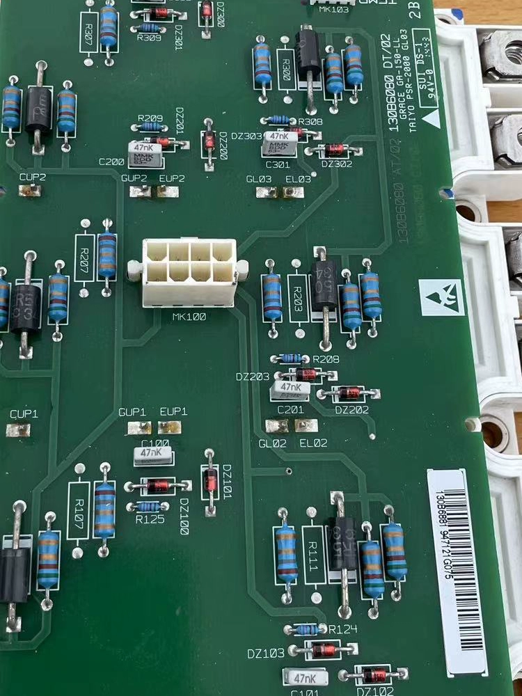 Danfoss frequency converter 130B6080 DT 02 130B6881 DP450D DP3001200 Danfoss frequency converter 130B6080 DT 02 130B6881 DP450D DP3001200