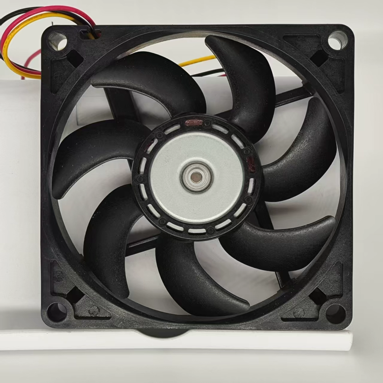 9GA0812H7001 8015 12V 0.09A Sanyo 8CM 3-wire cooling fan 9GA0812H7001 8015 12V 0.09A Sanyo 8CM 3-wire cooling fan