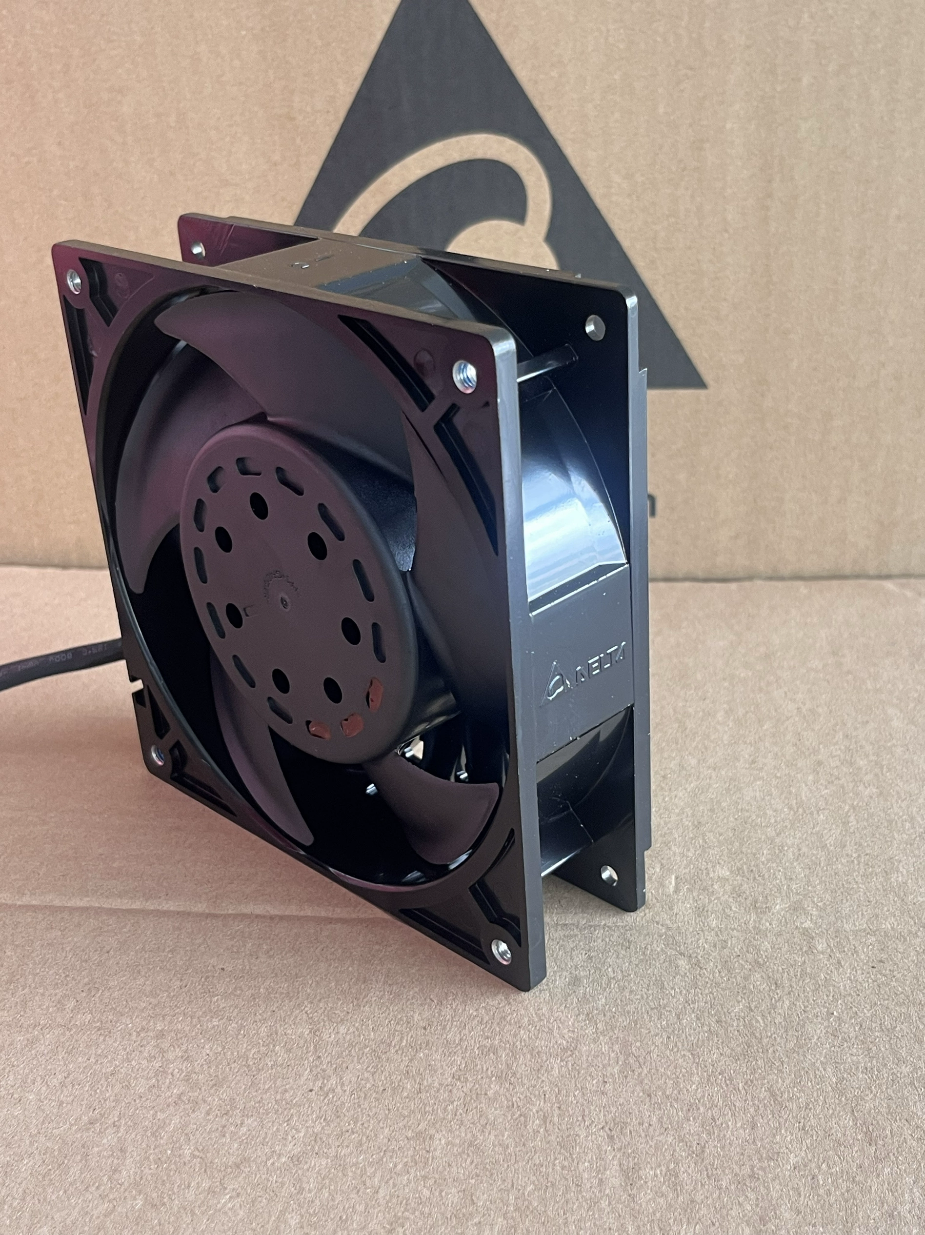 THB1348BE Delta DC48V 13A metal frame fan THB1348BE Delta DC48V 13A metal frame fan